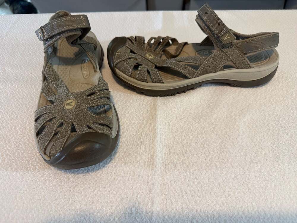 KEEN Women's Rose Closed Toe Sport Sandals Sz 9